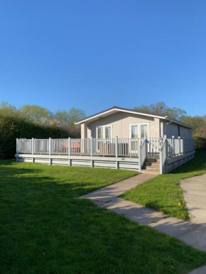 Lodge 29 with Hot Tub and Sauna - R and R Holidays Ltd